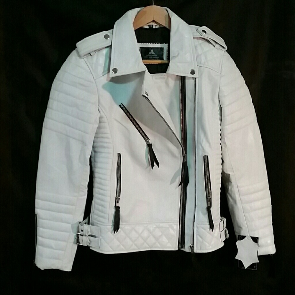 Womans  white  leather  jacket  size  2.  4.  32d